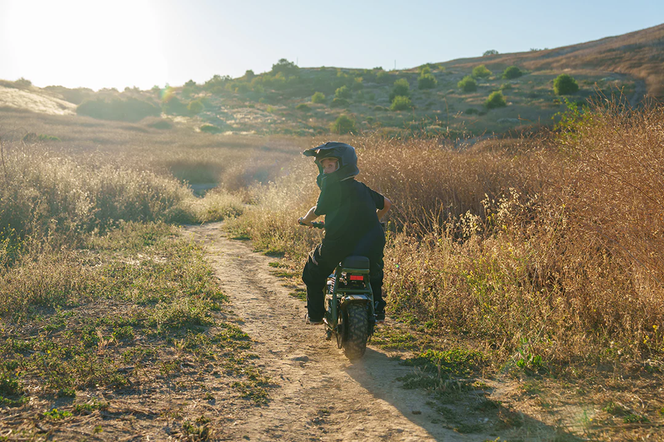 How Much Gas Does a Dirt Bike Hold? Tank Sizes & Range by Model
